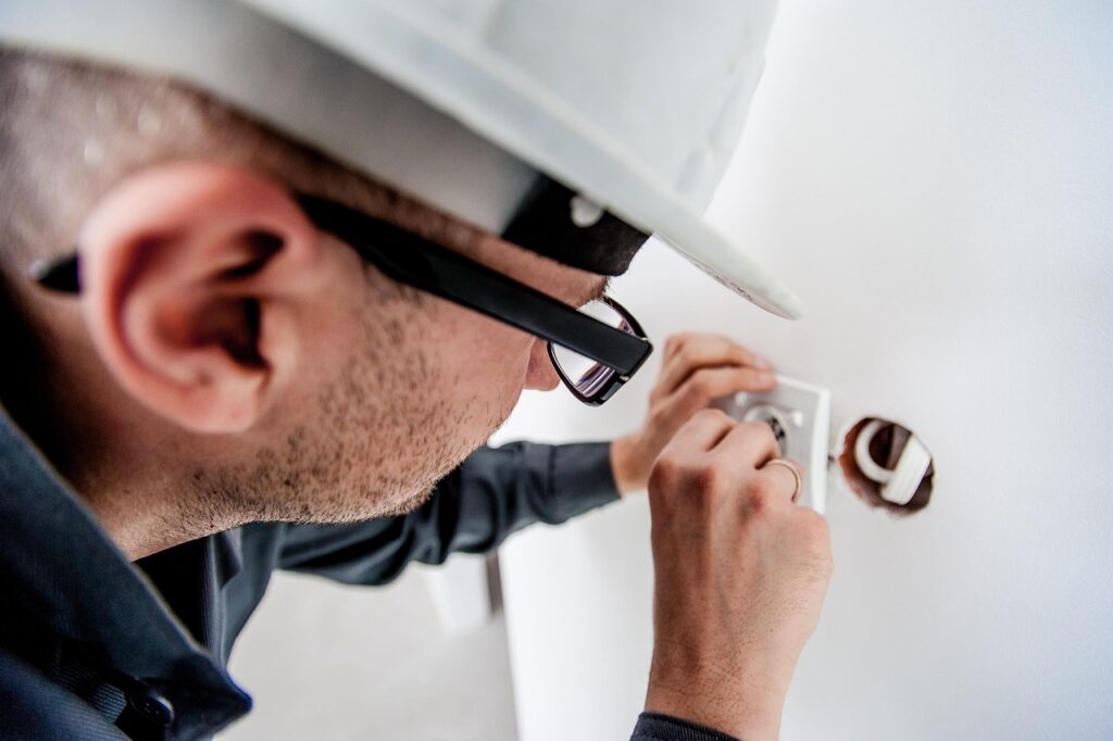 Hire Electrician in Lochearn