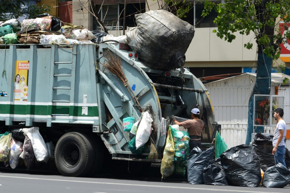Hire Waste Management in Accokeek
