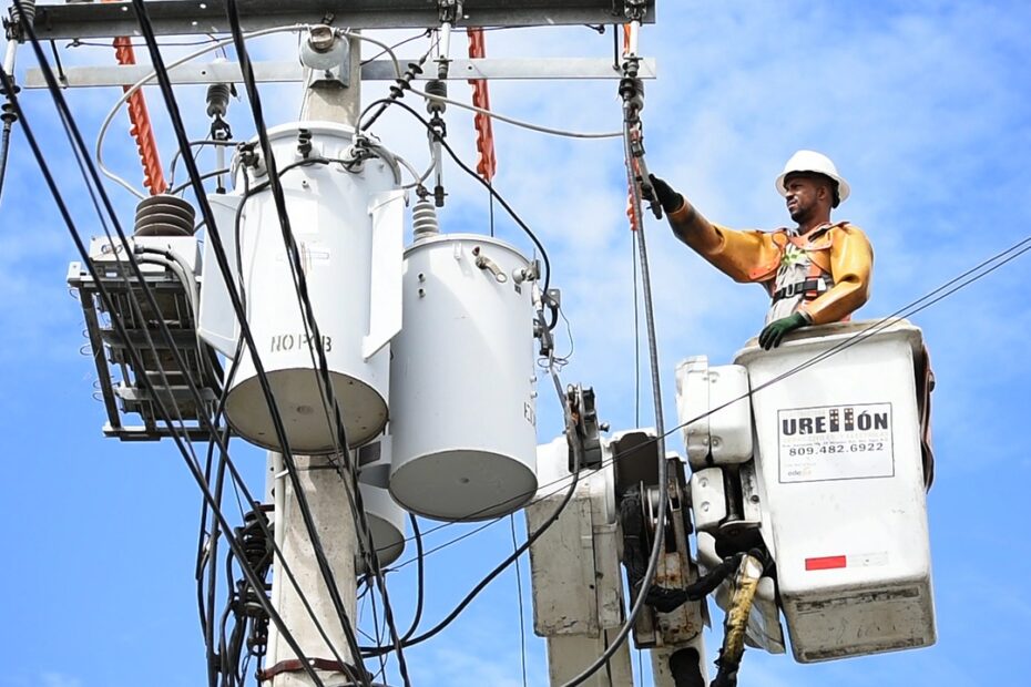 Hire Electrician in New Carrollton