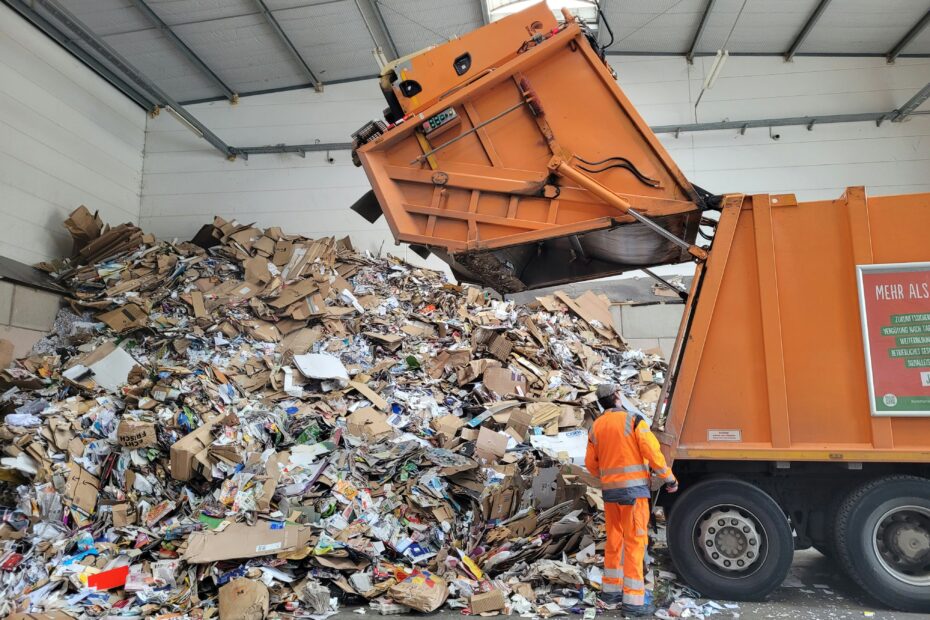Hire Waste Cleaner in Mitchellville