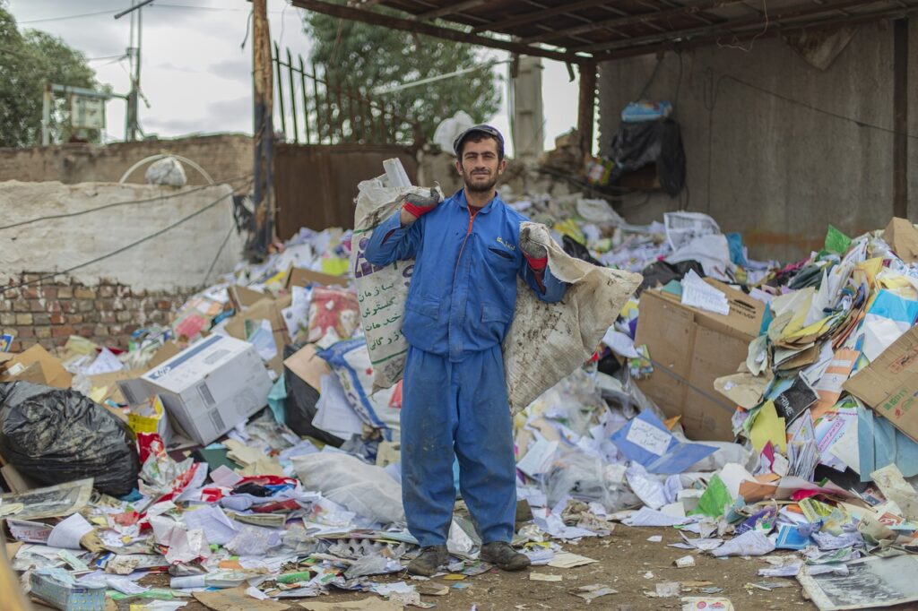 Hire Waste Management in East Riverdale