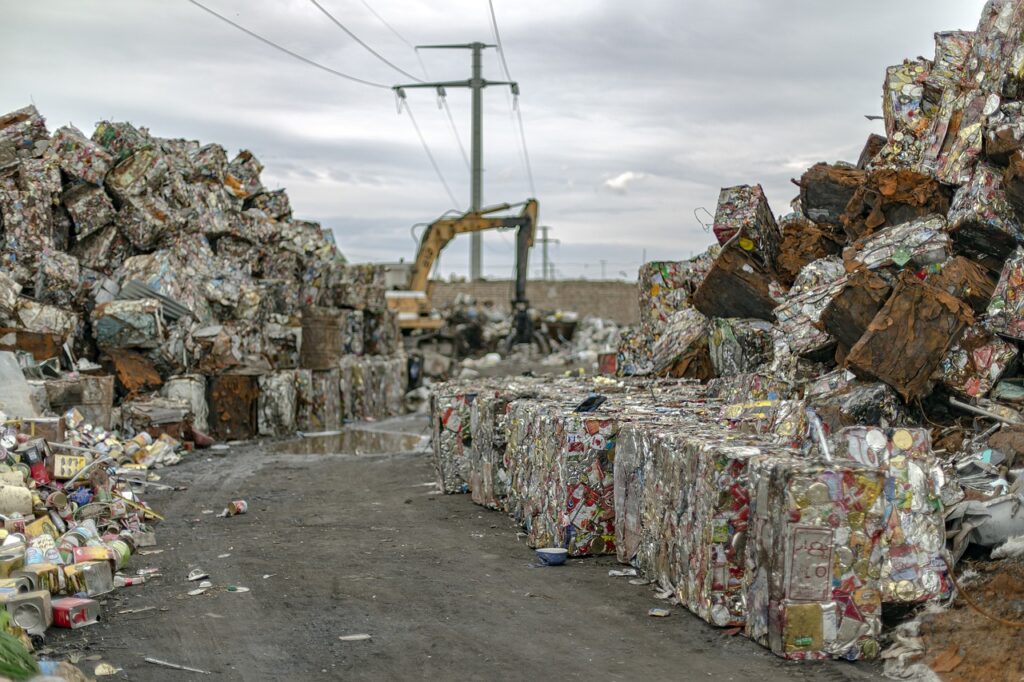 Hire Waste Management in East Riverdale